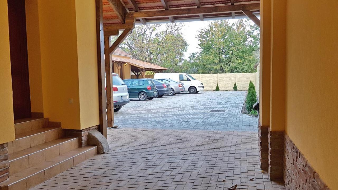 Toscana Apartman ギュラ エクステリア 写真