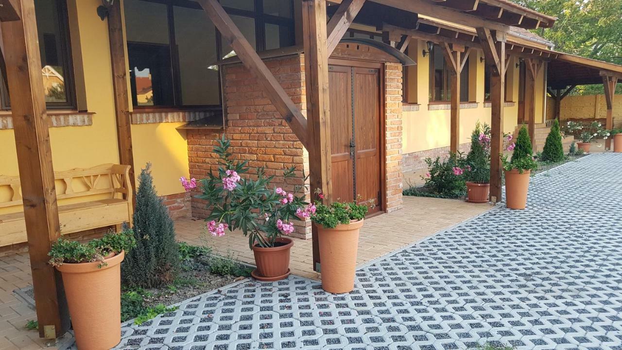 Toscana Apartman ギュラ エクステリア 写真