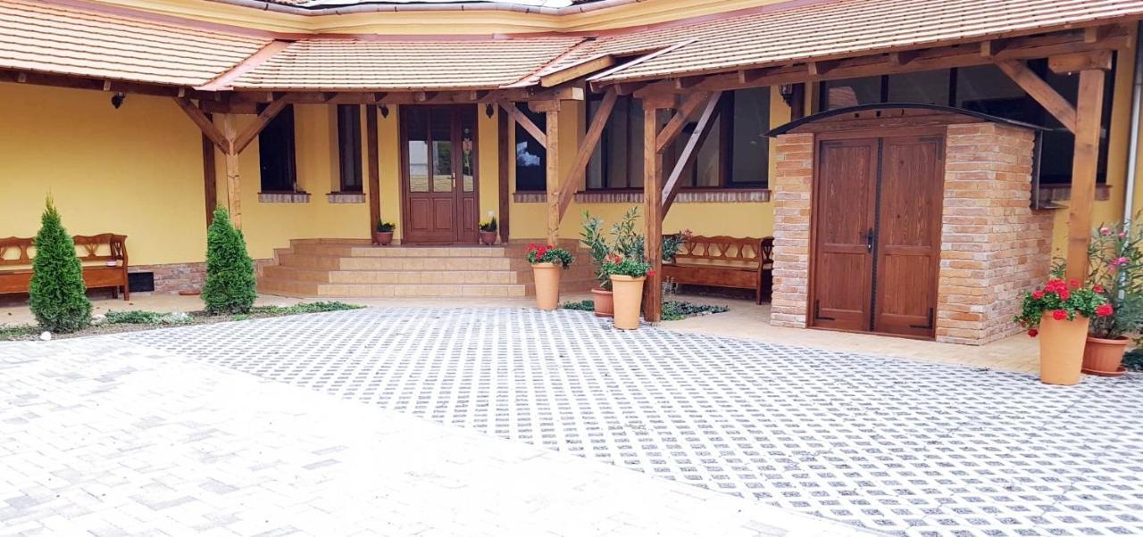Toscana Apartman ギュラ エクステリア 写真