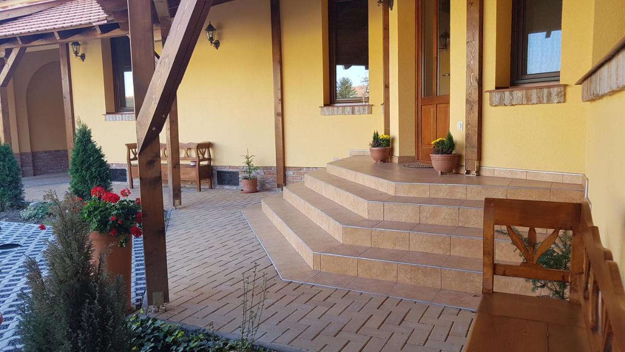 Toscana Apartman ギュラ エクステリア 写真