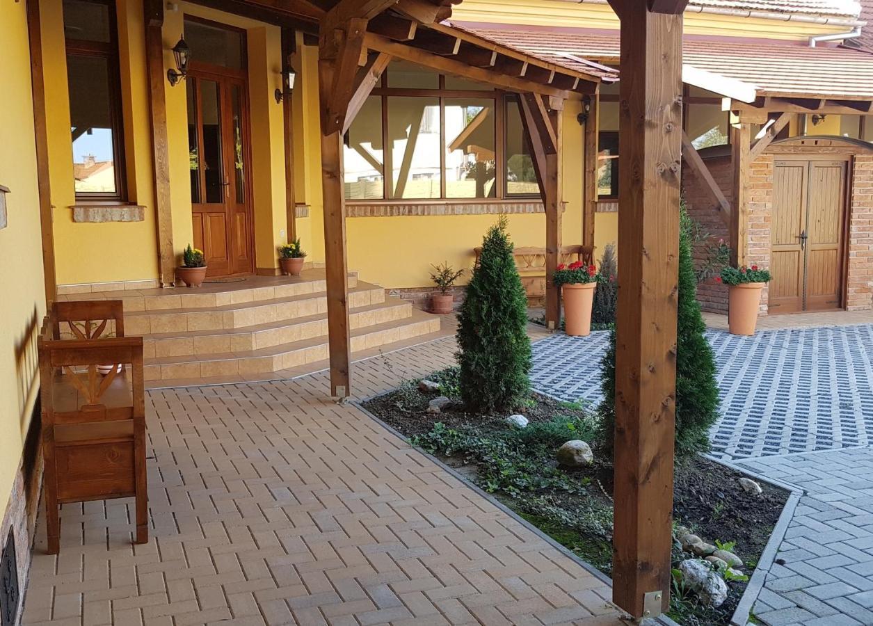 Toscana Apartman ギュラ エクステリア 写真